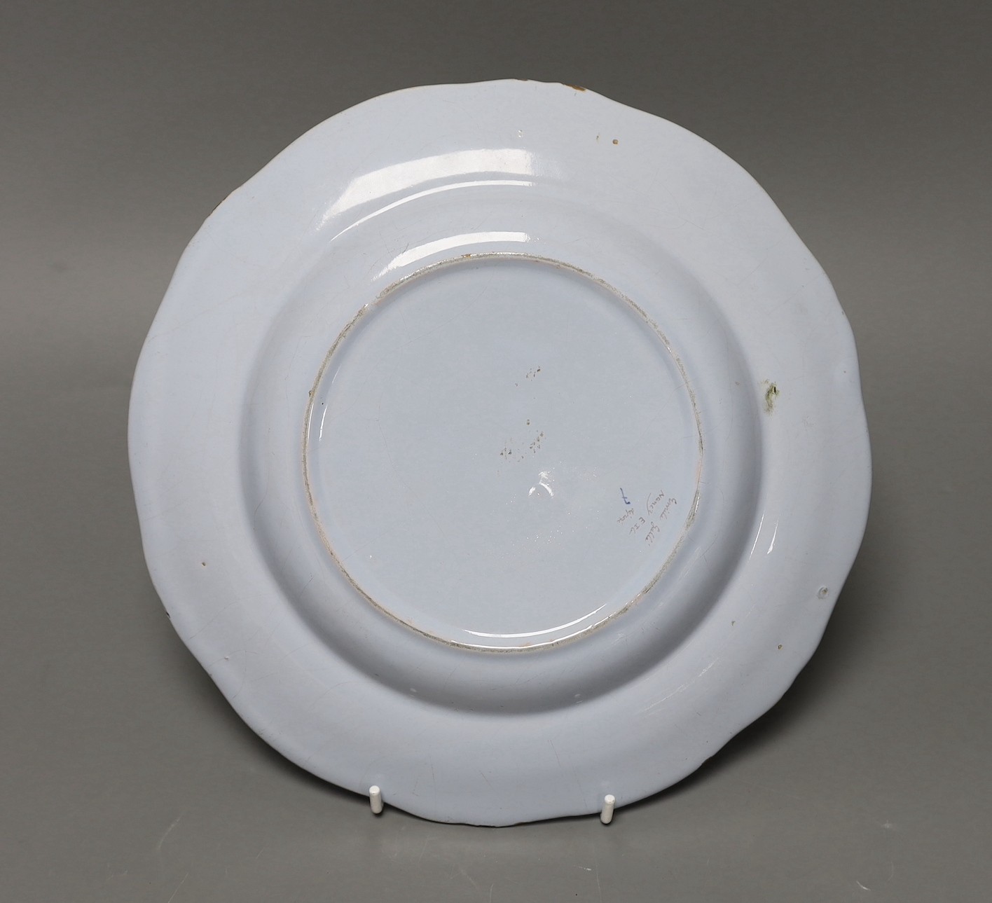 An Emile Gallé faience armorial plate, late 19th century, 26cm
